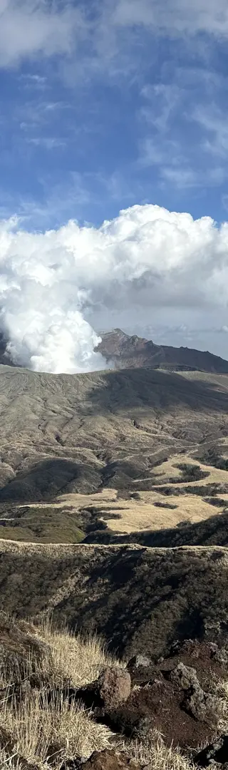 Wanderung nahe dem aktiven Vulkan Mount Aso (1592 m ü. M.)